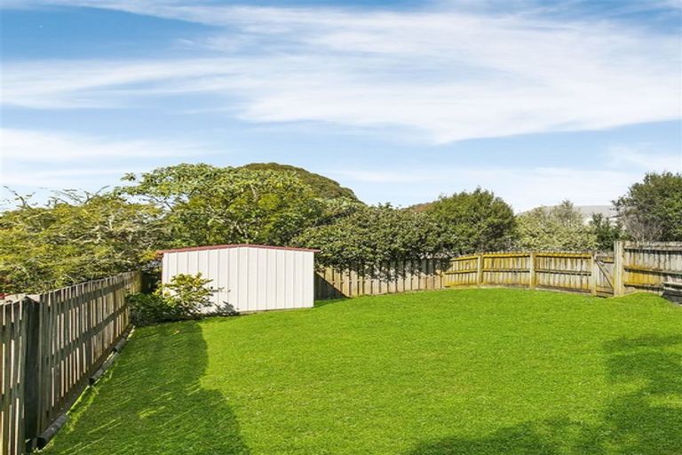Photo of property in 19 Peterhouse Place, West Harbour, Auckland, 0618