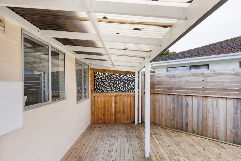 Photo of property in 18 Cumberland Place, Kelvin Grove, Palmerston North, 4414