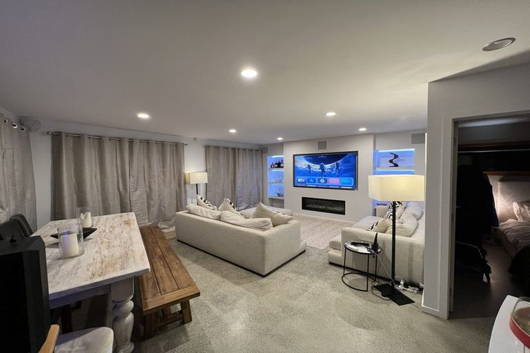 Photo of property in 1/28 Gulf View Road, Murrays Bay, Auckland, 0630