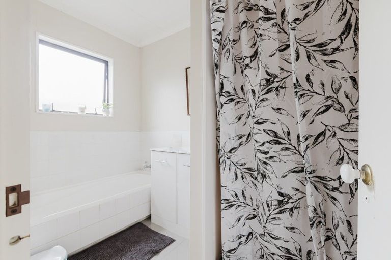 Photo of property in 21 Newton Place, Westbrook, Palmerston North, 4412