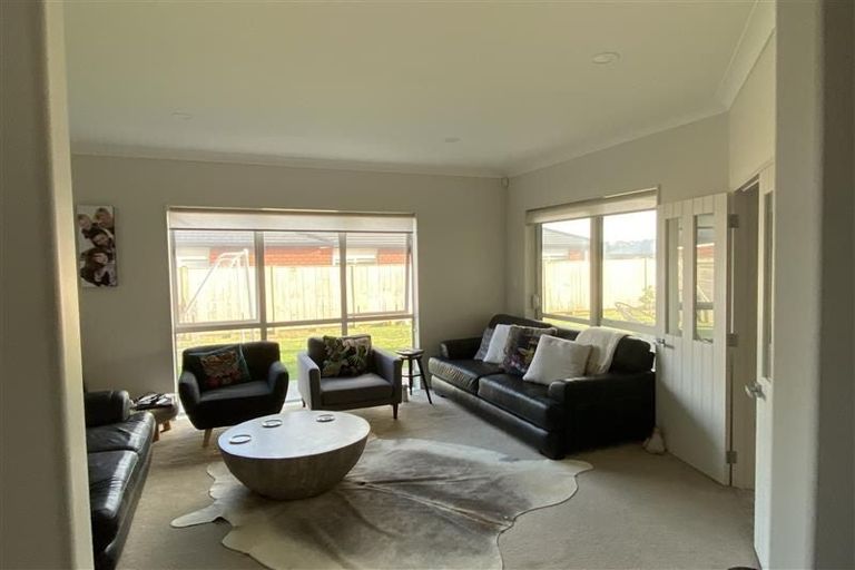 Photo of property in 18 Kauri Drive, Waiuku, 2123