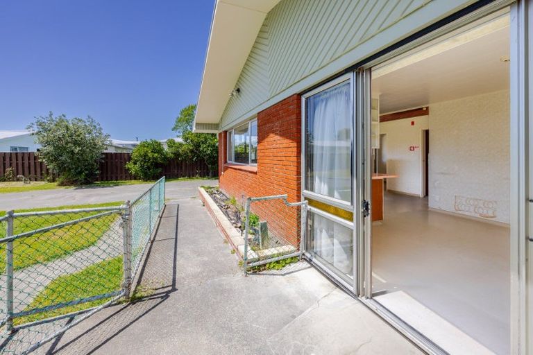 Photo of property in 16 Anderson Road, Taradale, Napier, 4112