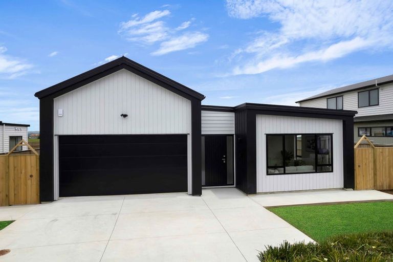 Photo of property in 73 Clarks Beach Road, Clarks Beach, 2122