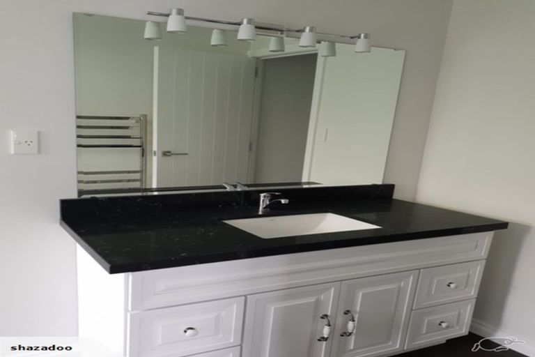 Photo of property in 25 Taupaki Road, Taupaki, Henderson, 0782