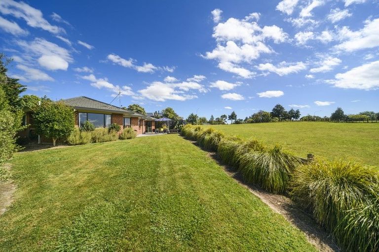 Photo of property in 53 Pacific Drive, Fitzherbert, Palmerston North, 4410