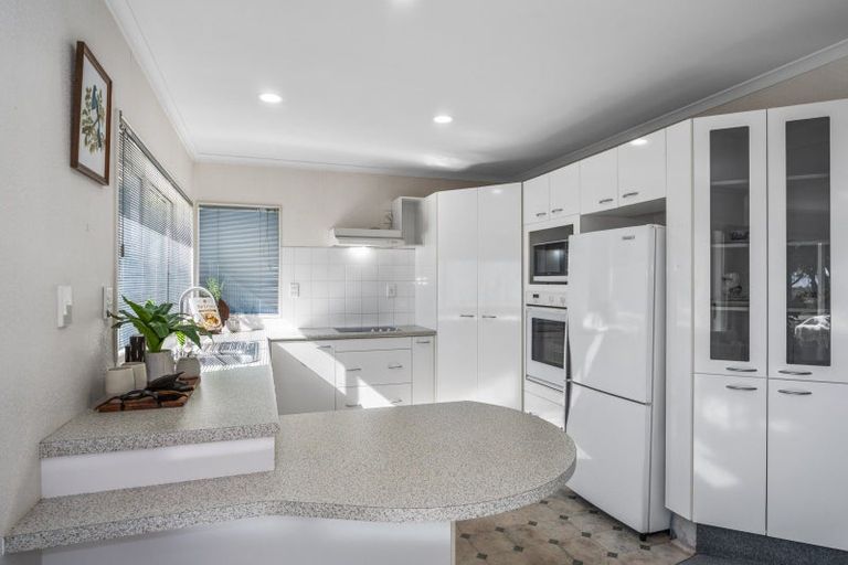 Photo of property in 36 Bell Common Close, Bethlehem, Tauranga, 3110
