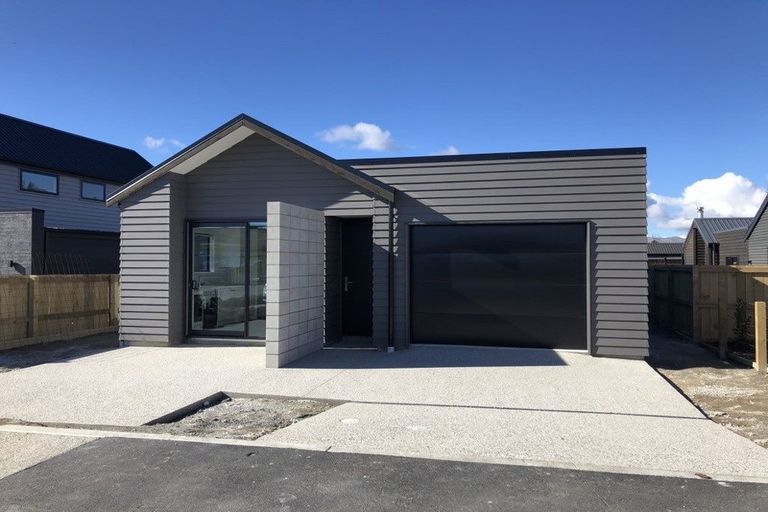 Photo of property in 4 Matakanui Lane, Wanaka, 9305