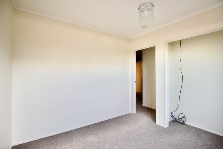 Photo of property in 2/48 Becroft Drive, Forrest Hill, Auckland, 0620