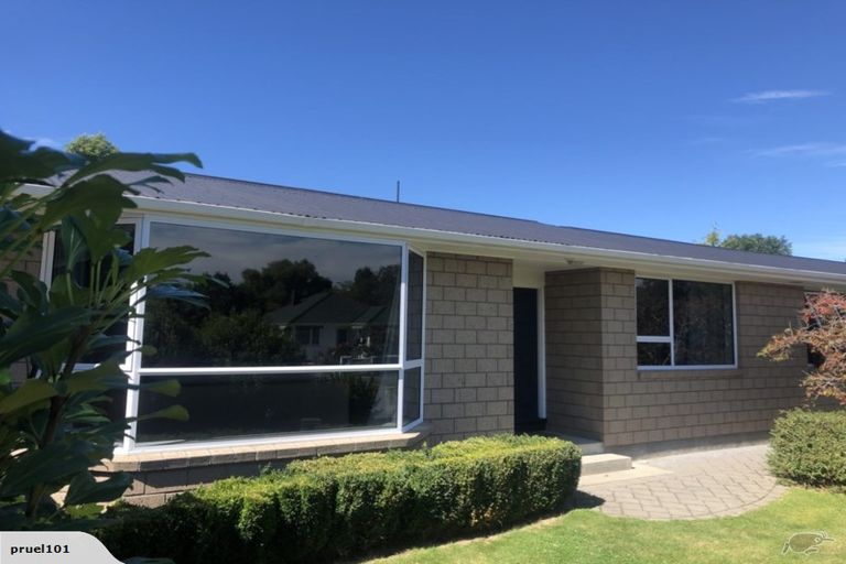 Photo of property in 6 Canberra Place, Redwood, Christchurch, 8051