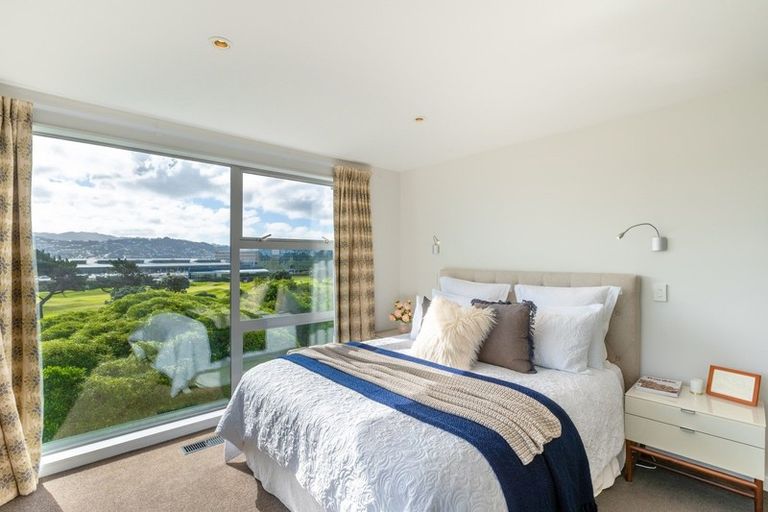 Photo of property in 16 Bunker Way, Strathmore Park, Wellington, 6022