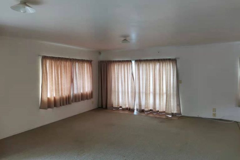 Photo of property in 2 Italia Grove, Mount Wellington, Auckland, 1060