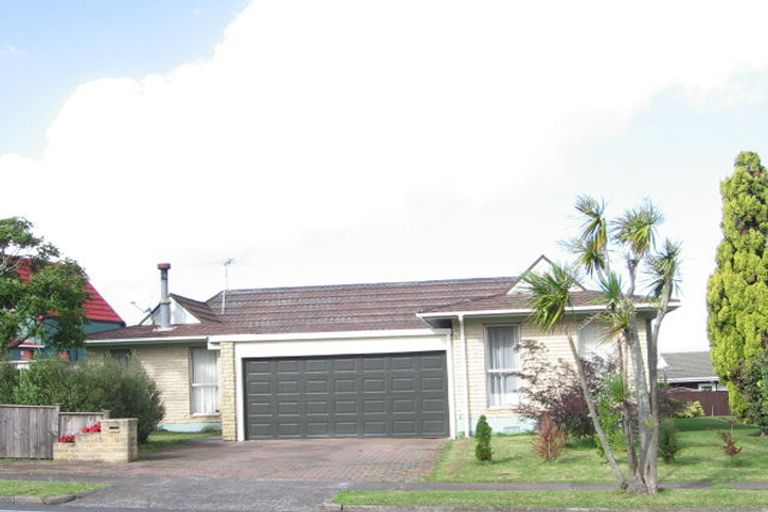 Photo of property in 70 Prince Regent Drive, Half Moon Bay, Auckland, 2012