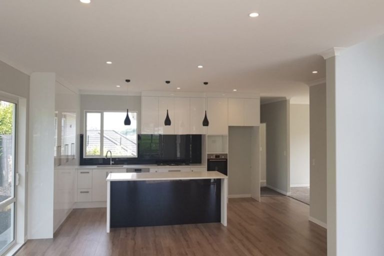 Photo of property in 17 Boocock Crescent, Orewa, 0931