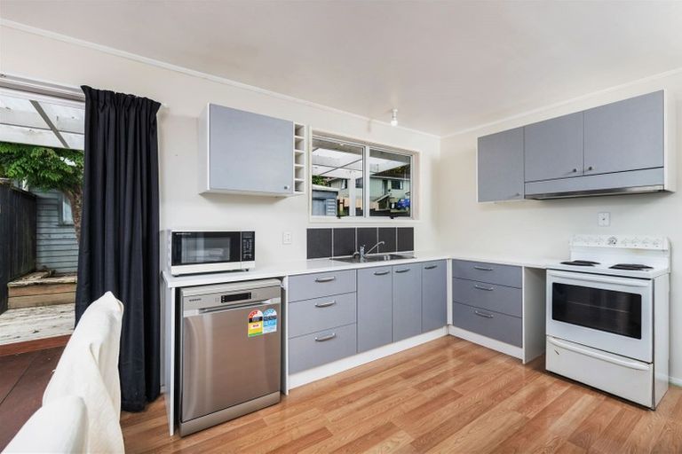 Photo of property in 16 Kellett Road, Ranui, Auckland, 0612