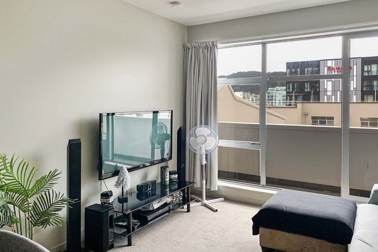 Photo of property in City Lodge Apartments, 401/115 Vivian Street, Te Aro, Wellington, 6011