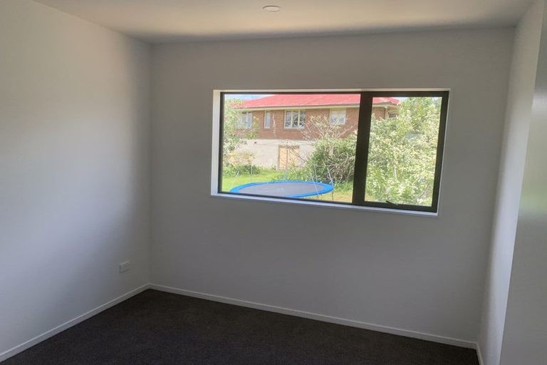 Photo of property in 2/6 South Pacific Place, Henderson, Auckland, 0612