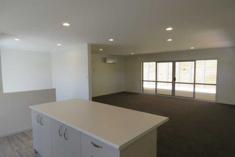 Photo of property in 4/50 Banbury Crescent, Fairfield, Hamilton, 3214