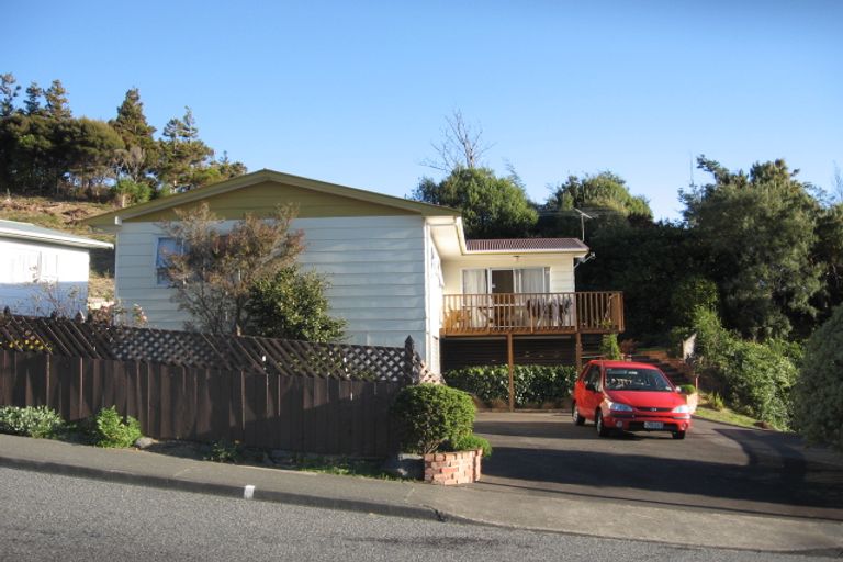 Photo of property in 11 Mokopuna Grove, Stokes Valley, Lower Hutt, 5019