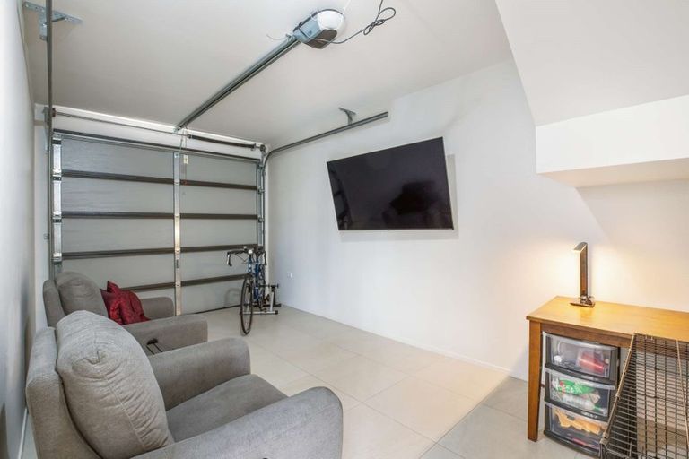 Photo of property in 2 Courage Road, Papakura, 2110