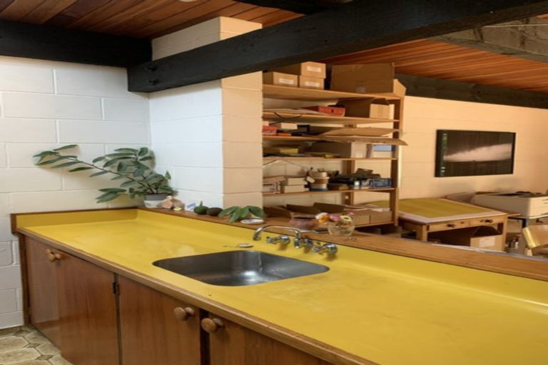 Photo of property in 2b Pitoitoi Road, Days Bay, Lower Hutt, 5013