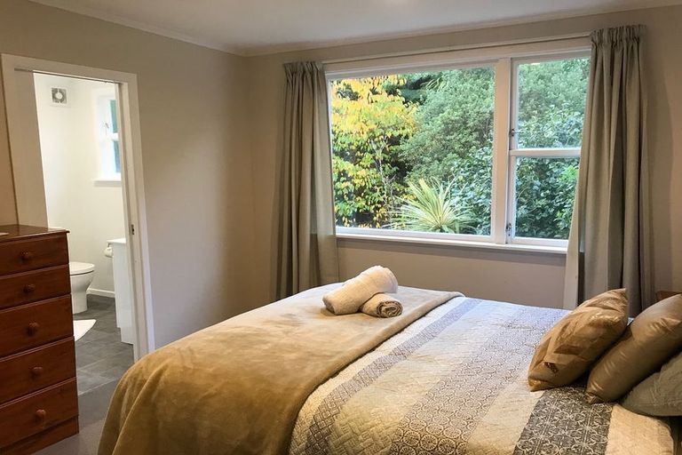 Photo of property in 30 Lyndhurst Road, Tawa, Wellington, 5028