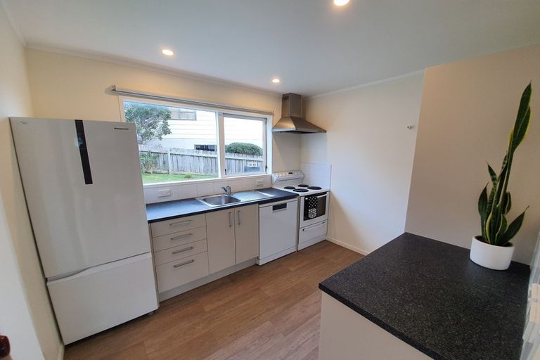 Photo of property in 2 Ladbrooke Drive, Newlands, Wellington, 6037