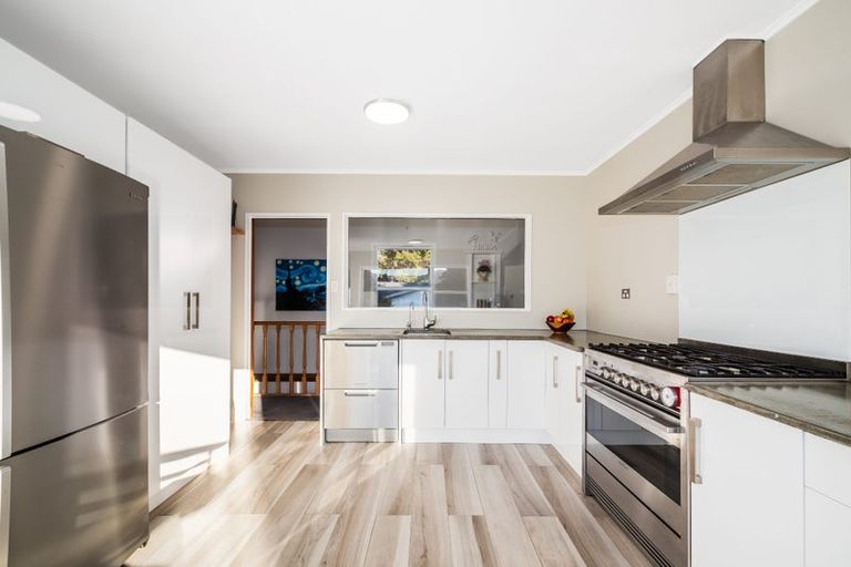 Photo of property in 20 Freemans Way, Pinehaven, Upper Hutt, 5019