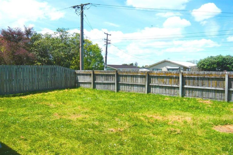 Photo of property in 12 Woodside Road, Massey, Auckland, 0614