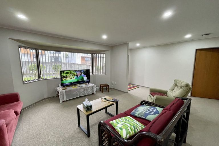 Photo of property in 2/27 Rata Street, New Lynn, Auckland, 0600