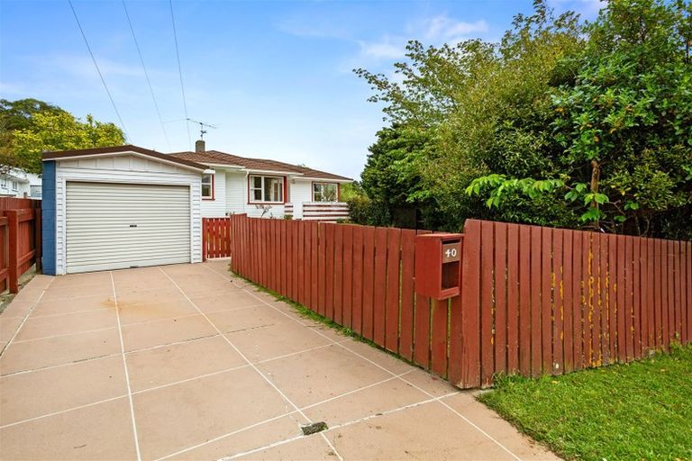 Photo of property in 40 Catherine Crescent, Paparangi, Wellington, 6037