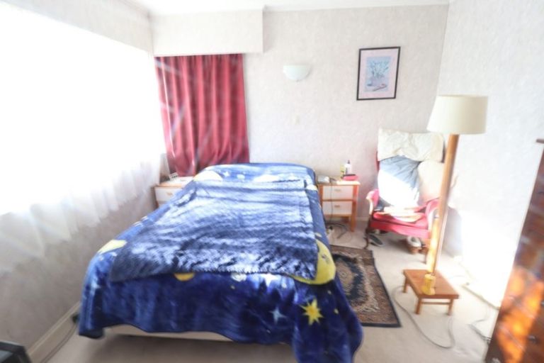 Photo of property in 1 Ngatoa Place, Glenfield, Auckland, 0629