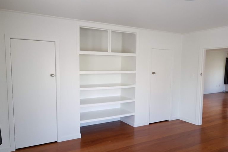 Photo of property in 176 Beach Haven Road, Beach Haven, Auckland, 0626