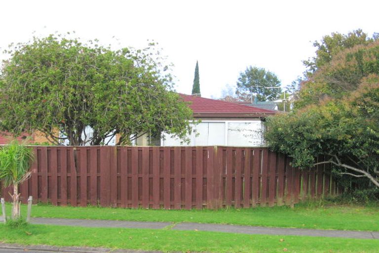 Photo of property in 2/5 Vivian Wilson Drive, Eastern Beach, Auckland, 2012