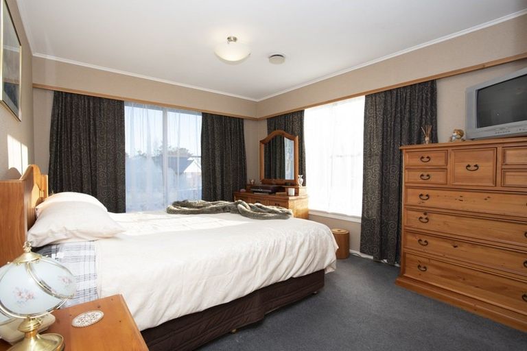 Photo of property in 64 Great North Road, Winton, 9720