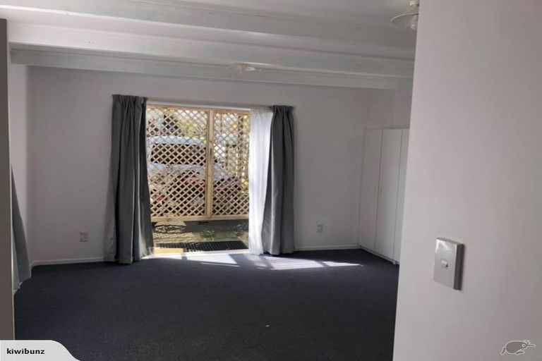 Photo of property in 18 Fruitvale Road, New Lynn, Auckland, 0600