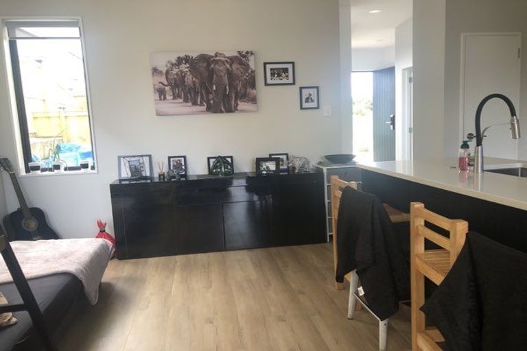 Photo of property in 19 Paparahi Place, Wainui, Silverdale, 0992