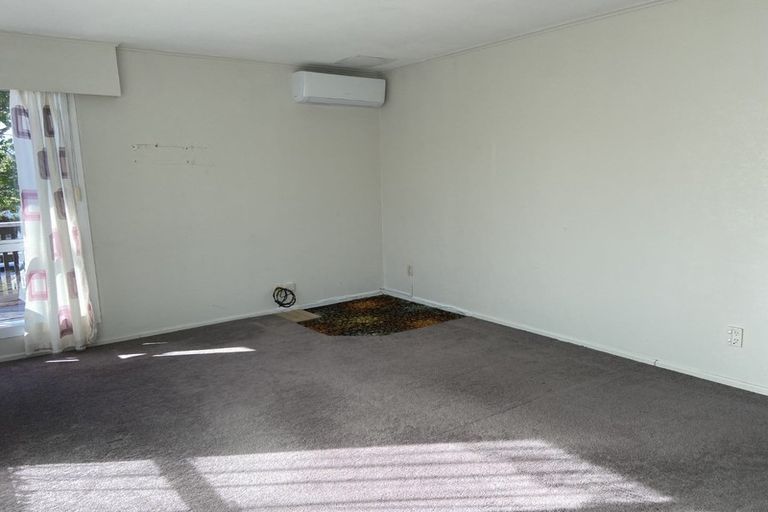 Photo of property in 21 Castleford Street, Green Bay, Auckland, 0604