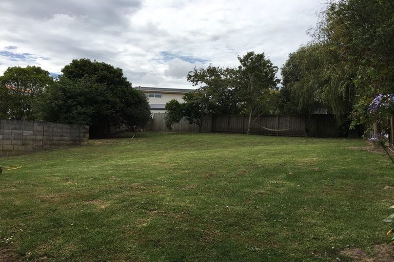 Photo of property in 19 Helleur Road, Massey, Auckland, 0614