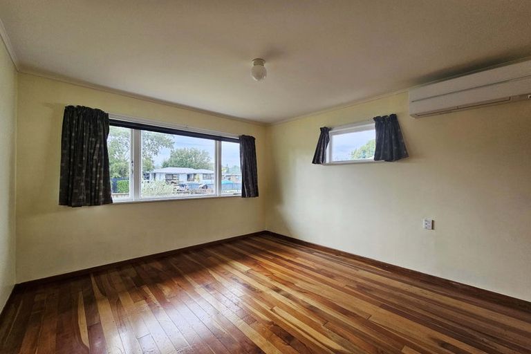 Photo of property in 11 Salas Place, Papakura, 2110