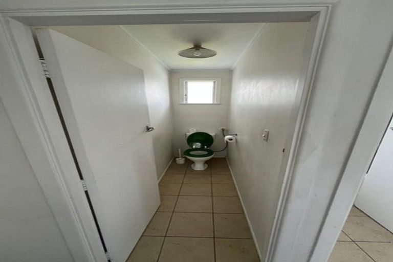 Photo of property in 8 Wylie Avenue, Sunnynook, Auckland, 0620