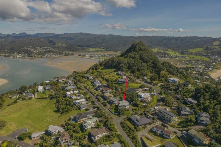 Photo of property in 2 Tirinui Crescent, Tairua, 3508