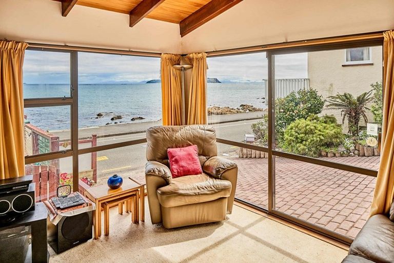 Photo of property in 16 Moana Road, Plimmerton, Porirua, 5026