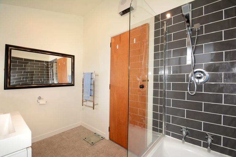 Photo of property in 24 Lock Street, Saint Clair, Dunedin, 9012