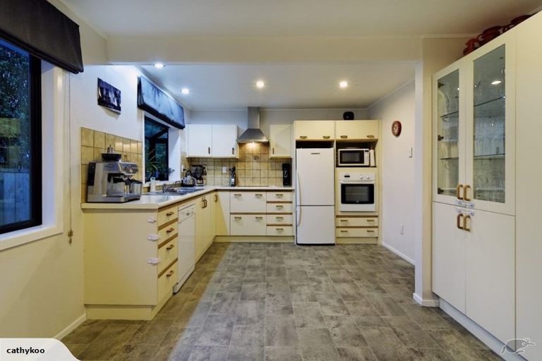 Photo of property in 10 Nicolas Avenue, Glen Eden, Auckland, 0602