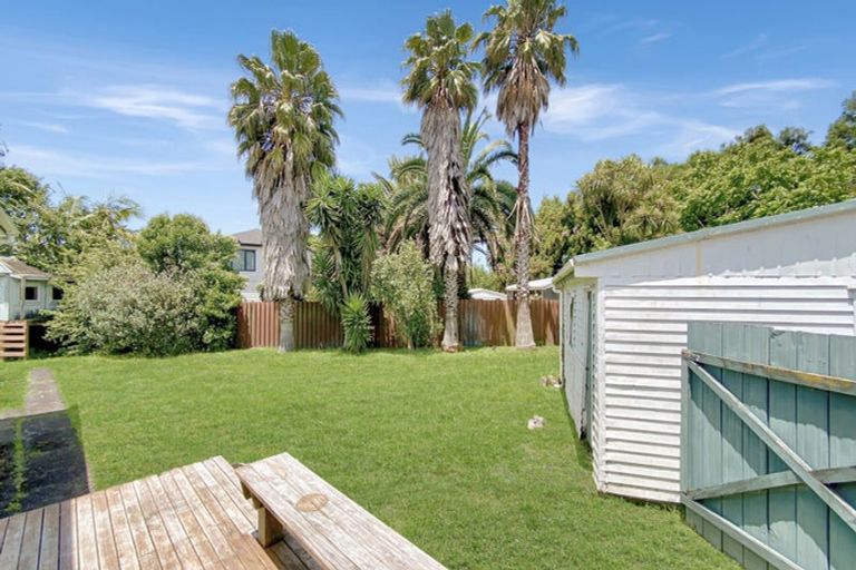 Photo of property in 6 Hughdene Place, Henderson, Auckland, 0610