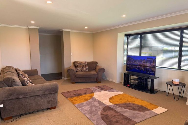 Photo of property in 102 Rhodes Drive, Kelvin Grove, Palmerston North, 4414