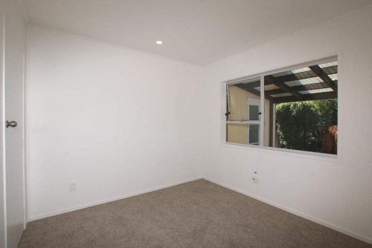 Photo of property in 3/5 Tobruk Crescent, Milford, Auckland, 0620