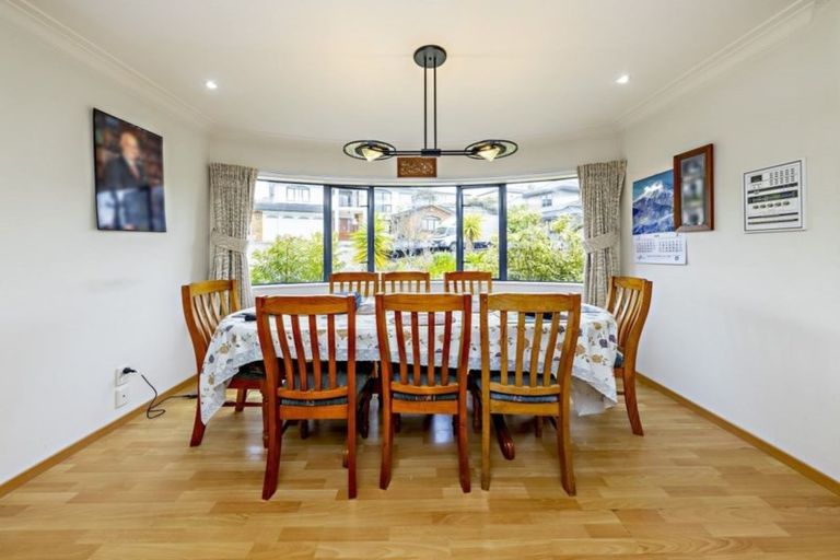 Photo of property in 2/6 Chieftain Rise, Goodwood Heights, Auckland, 2105