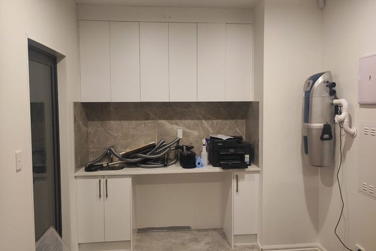 Photo of property in 2 Oakheart Way, Forrest Hill, Auckland, 0620