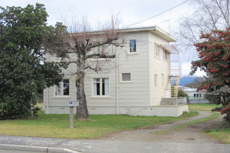 Photo of property in 33 Mckerrow Street, Te Anau, 9600
